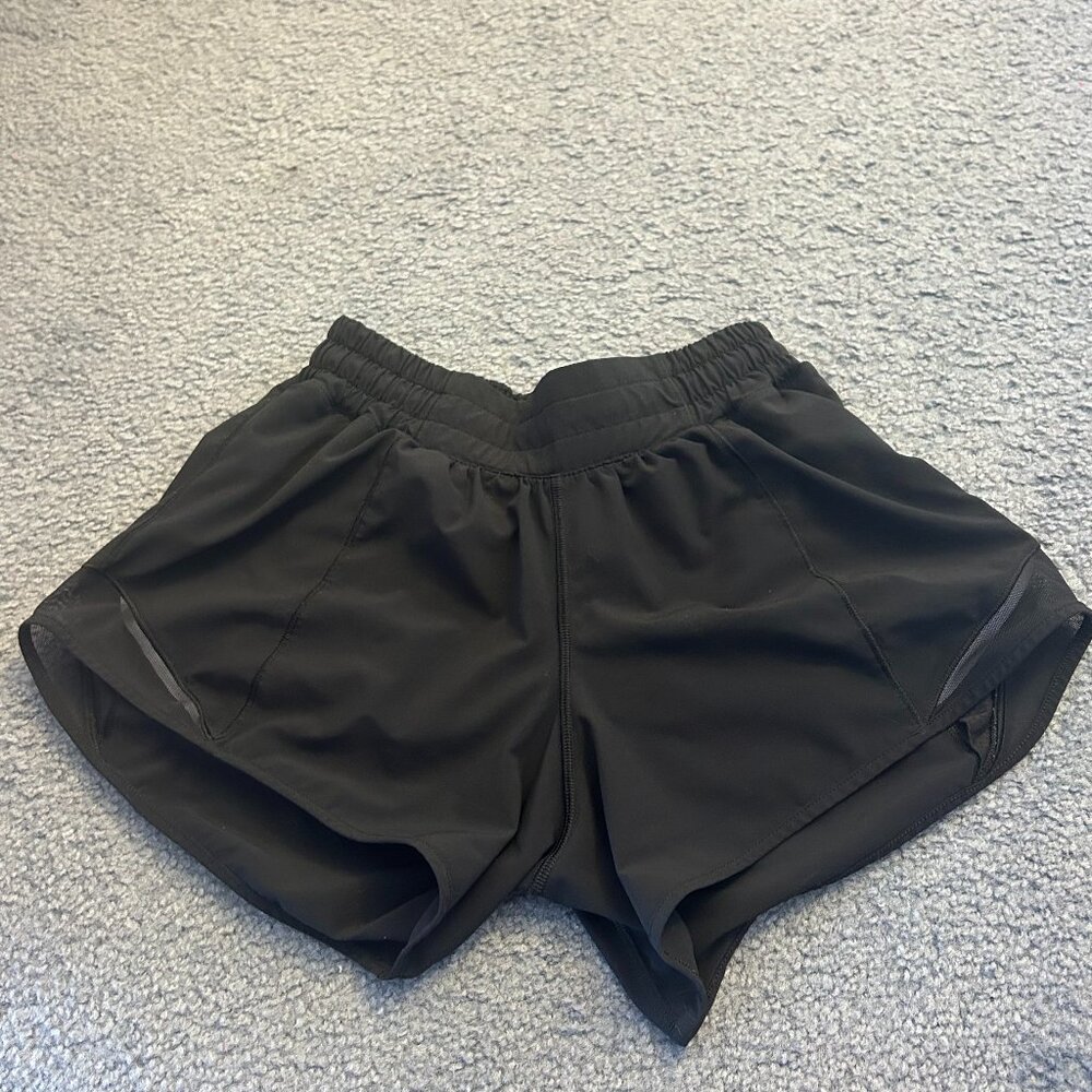 Lululemon Black Hotty Hot Low Rise 4.0 in Size 4